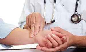 Niski puls: Jak podnieść tętno w domu? Kiedy iść do lekarza?